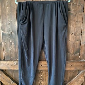 Black Joggers/Yoga with Pockets - Fabletics